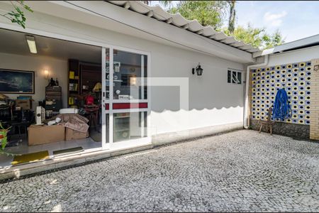 Casa para alugar com 530m², 5 quartos e 2 vagasQuintal