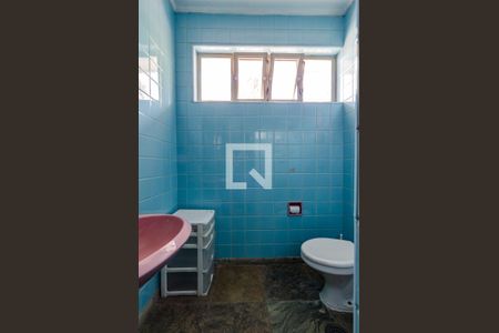 Casa para alugar com 530m², 5 quartos e 2 vagasBanheiro dos quartos 4 e 5