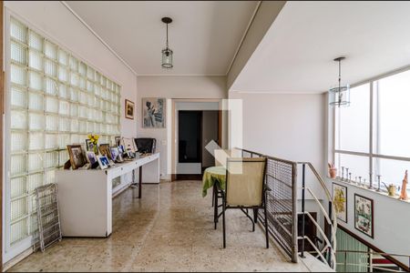 Casa para alugar com 530m², 5 quartos e 2 vagasHall superior