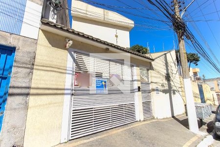 Casa de condomínio para alugar com 96m², 2 quartos e 1 vaga Casa de condomínio para alugar com 96m², 2 quartos e 1 vagaFachada