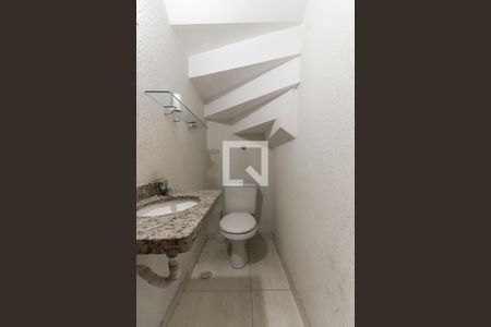 Lavabo de casa de condomínio para alugar com 2 quartos, 96m² em Vila Ré, São Paulo