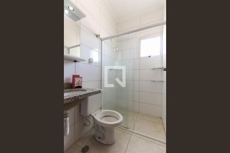 Casa de condomínio para alugar com 96m², 2 quartos e 1 vaga Casa de condomínio para alugar com 96m², 2 quartos e 1 vagaBanheiro da Suíte 1