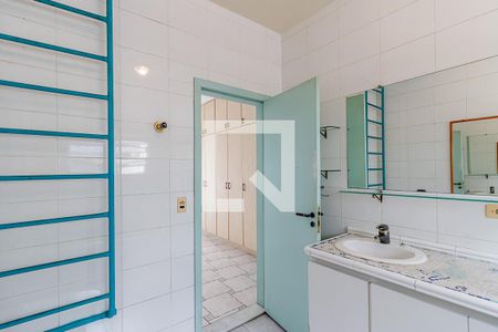 Apartamento à venda com 269m², 4 quartos e 3 vagasBanheiro da Suíte 1