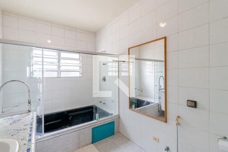 Apartamento à venda com 269m², 4 quartos e 3 vagasBanheiro da Suíte 1
