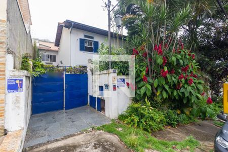 Casa para alugar com 250m², 3 quartos e 3 vagas Casa para alugar com 250m², 3 quartos e 3 vagasFachada