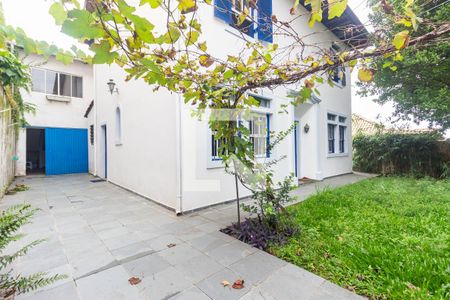 Casa para alugar com 250m², 3 quartos e 3 vagas Casa para alugar com 250m², 3 quartos e 3 vagasEntrada