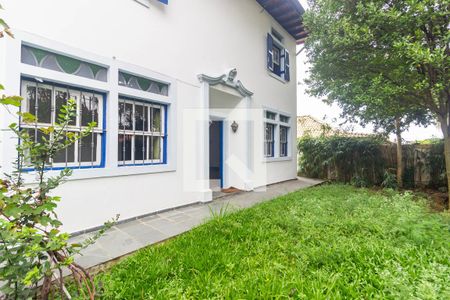 Casa para alugar com 250m², 3 quartos e 3 vagas Casa para alugar com 250m², 3 quartos e 3 vagasEntrada