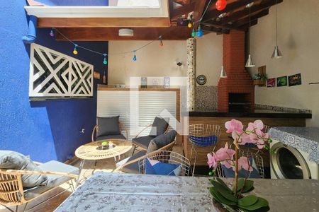 Casa à venda com 220m², 3 quartos e 2 vagasChurrasqueira