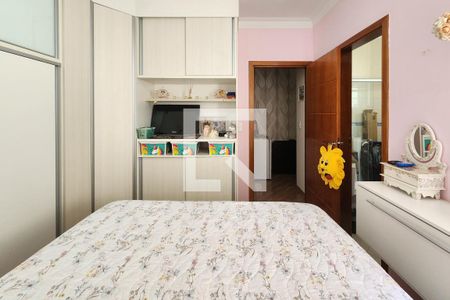 Casa à venda com 220m², 3 quartos e 2 vagasSuíte 2