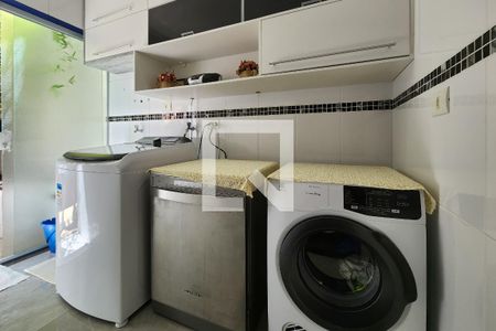 Casa à venda com 220m², 3 quartos e 2 vagasÁrea de Serviço