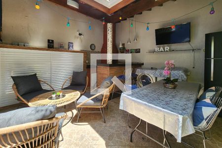 Casa à venda com 220m², 3 quartos e 2 vagasChurrasqueira