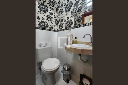 Casa à venda com 220m², 3 quartos e 2 vagasLavabo