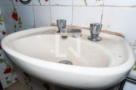 Casa à venda com 250m², 4 quartos e 3 vagasBanheiro 2 Detalhe