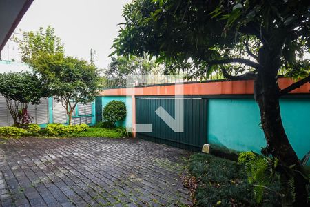 Casa para alugar com 660m², 4 quartos e 5 vagas Casa para alugar com 660m², 4 quartos e 5 vagasEntrada