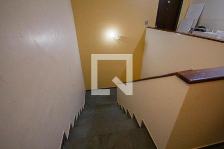 Apartamento para alugar com 80m², 2 quartos e 2 vagas Apartamento para alugar com 80m², 2 quartos e 2 vagasÁrea comum - escada de acesso