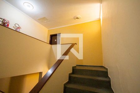 Apartamento para alugar com 80m², 2 quartos e 2 vagas Apartamento para alugar com 80m², 2 quartos e 2 vagasÁrea comum - escada de acesso