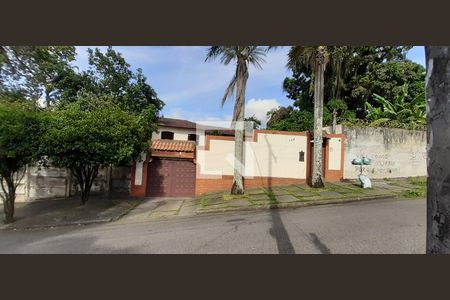 Casa à venda com 390m², 3 quartos e 4 vagas Casa à venda com 390m², 3 quartos e 4 vagasFachada