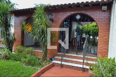 Casa à venda com 390m², 3 quartos e 4 vagas Casa à venda com 390m², 3 quartos e 4 vagasFachada