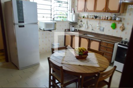 Casa à venda com 390m², 3 quartos e 4 vagas Casa à venda com 390m², 3 quartos e 4 vagasCozinha