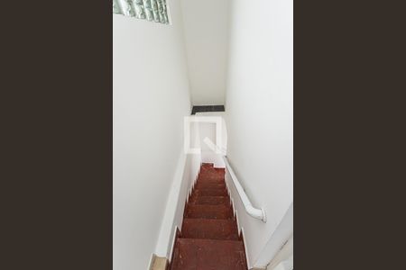 Casa para alugar com 80m², 2 quartos e sem vaga Casa para alugar com 80m², 2 quartos e sem vagaEscada