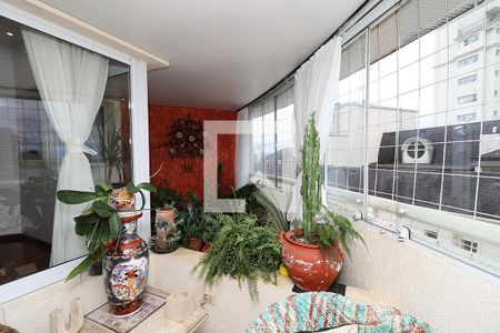 Apartamento para alugar com 374m², 4 quartos e 4 vagas Apartamento para alugar com 374m², 4 quartos e 4 vagasVaranda da Sala - Detalhe Jardim