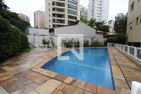 Apartamento para alugar com 374m², 4 quartos e 4 vagas Apartamento para alugar com 374m², 4 quartos e 4 vagasÁrea comum - Piscina