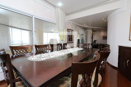 Apartamento para alugar com 374m², 4 quartos e 4 vagas Apartamento para alugar com 374m², 4 quartos e 4 vagasSala de Jantar