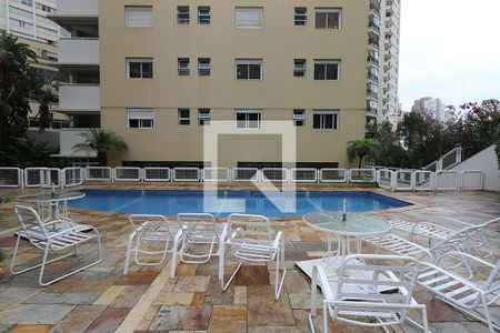 Apartamento para alugar com 374m², 4 quartos e 4 vagas Apartamento para alugar com 374m², 4 quartos e 4 vagasÁrea comum - Piscina
