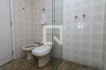 Apartamento para alugar com 374m², 4 quartos e 4 vagas Apartamento para alugar com 374m², 4 quartos e 4 vagasBanheiro da Suíte 2