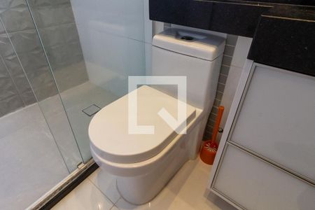 Apartamento para alugar com 125m², 3 quartos e 2 vagasDetalhe do banheiro da suíte 1