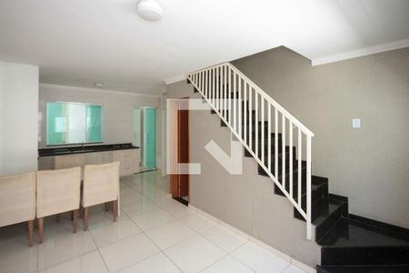 Sala de casa de condomínio para alugar com 2 quartos, 100m² em Cidade São Mateus, São Paulo