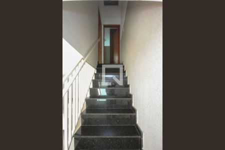 Casa de condomínio para alugar com 100m², 2 quartos e 1 vaga Casa de condomínio para alugar com 100m², 2 quartos e 1 vagaescada