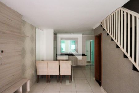Sala de casa de condomínio para alugar com 2 quartos, 100m² em Cidade São Mateus, São Paulo