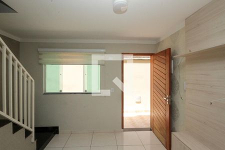 Sala de casa de condomínio para alugar com 2 quartos, 100m² em Cidade São Mateus, São Paulo
