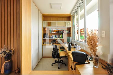 Apartamento à venda com 95m², 2 quartos e 1 vagaEscritório