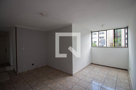 Sala de apartamento para alugar com 3 quartos, 70m² em Conjunto Habitacional A. E. Carvalho, São Paulo