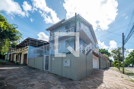 Casa à venda com 277m², 3 quartos e 3 vagas Casa à venda com 277m², 3 quartos e 3 vagasFachada