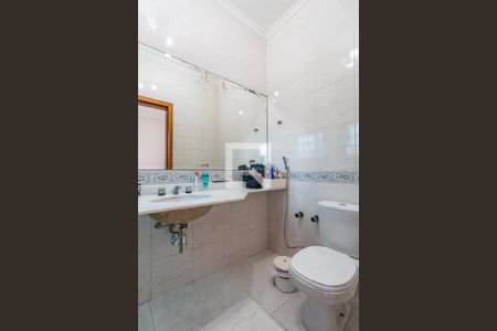 Casa à venda com 329m², 4 quartos e 4 vagasBanheiro da Suíte 1