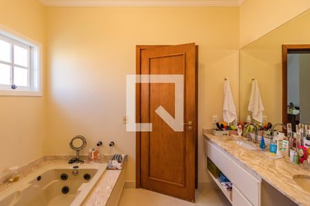 Casa à venda com 329m², 4 quartos e 4 vagasBanheiro da Suíte 2