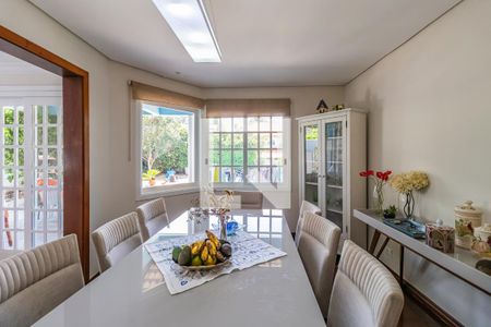 Casa à venda com 329m², 4 quartos e 4 vagasSala