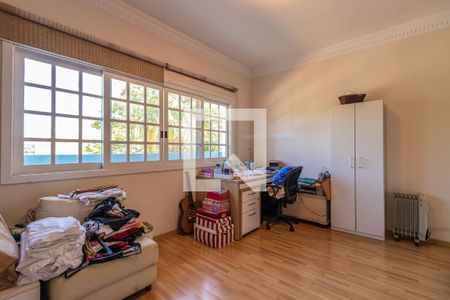 Casa à venda com 329m², 4 quartos e 4 vagasSala Privativa