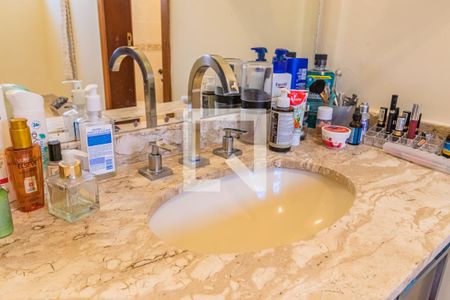 Casa à venda com 329m², 4 quartos e 4 vagasDetalhe do Banheiro da Suíte 2