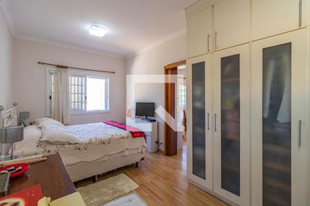 Casa à venda com 329m², 4 quartos e 4 vagasSuíte 2