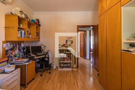 Casa à venda com 329m², 4 quartos e 4 vagasQuarto 2