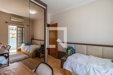 Casa à venda com 329m², 4 quartos e 4 vagasSuíte 1