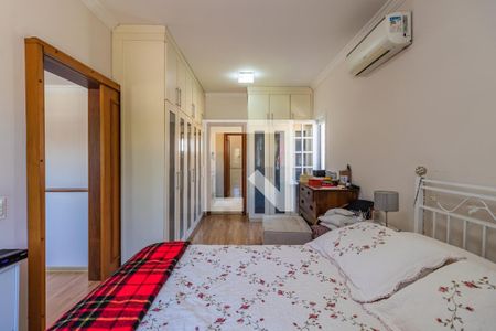 Casa à venda com 329m², 4 quartos e 4 vagasSuíte 2