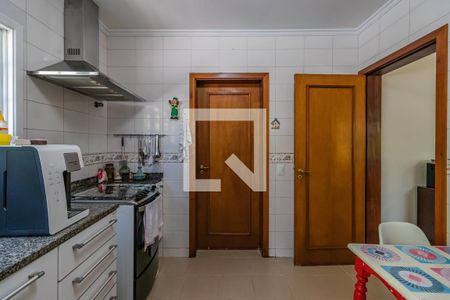 Casa à venda com 329m², 4 quartos e 4 vagasCozinha