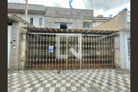 Casa à venda com 150m², 3 quartos e 3 vagas Casa à venda com 150m², 3 quartos e 3 vagasFachada