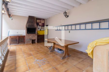 Casa à venda com 150m², 3 quartos e 3 vagas Casa à venda com 150m², 3 quartos e 3 vagasTerraço