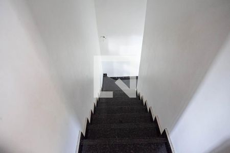 Escada de casa à venda com 3 quartos, 400m² em São João Batista, Belo Horizonte
